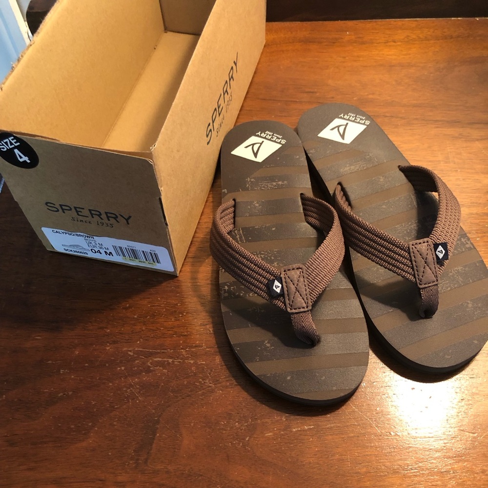 NIB sperry kids size 4 flip flops brown